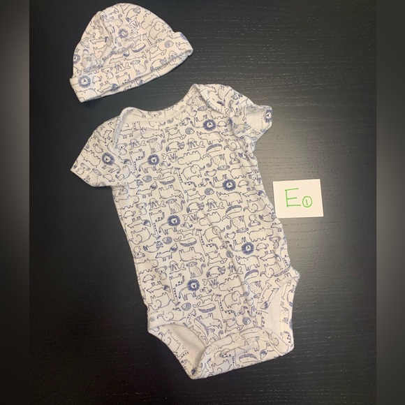 Carter's Other - ⭐️5/$10.00⭐️- Carter's 3m (0-3m) White and Blue Animal Print Bodysuit with Hat